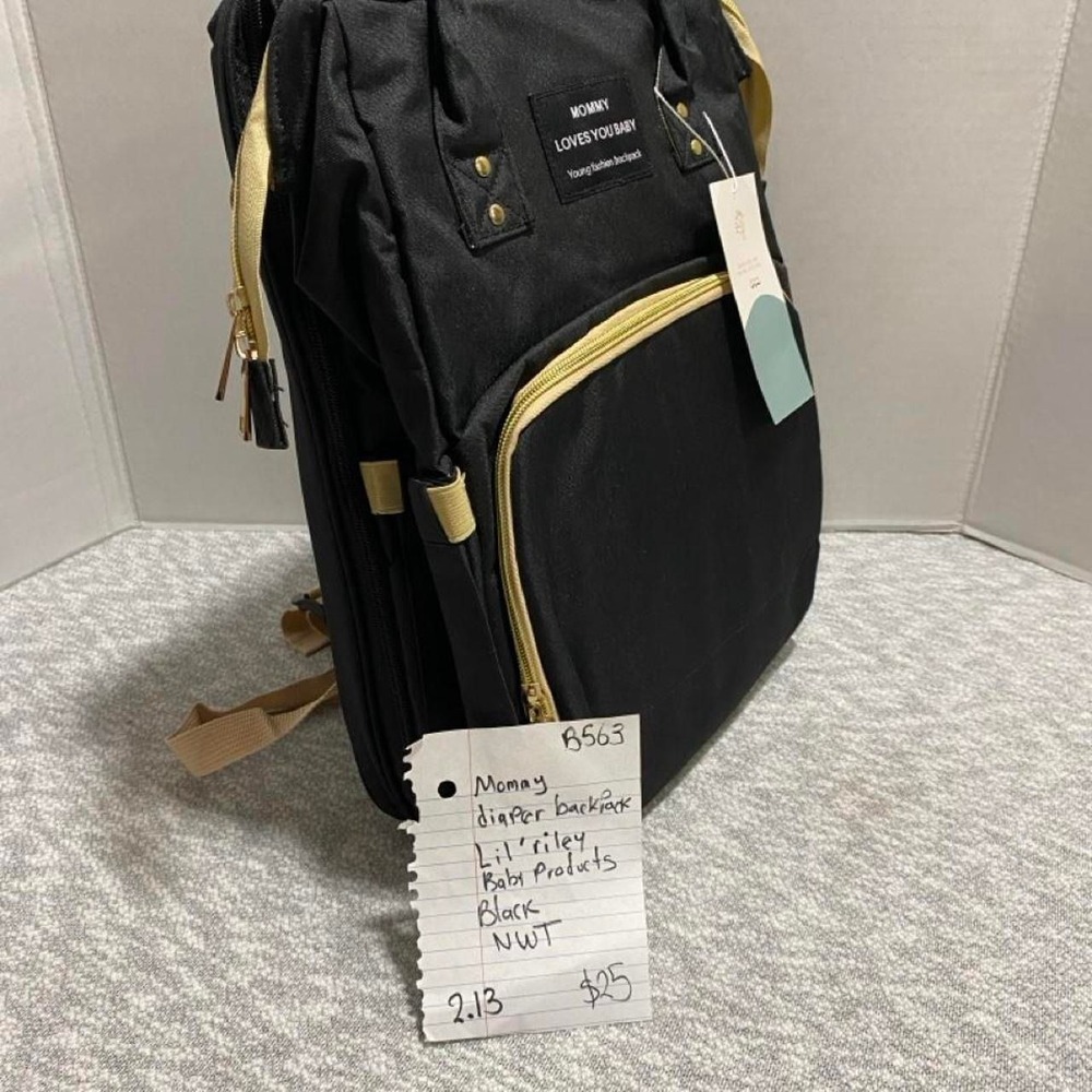 Mommy Diaper Backpack converts in baby bassinet Lil' Riley baby Black. SKU-B563